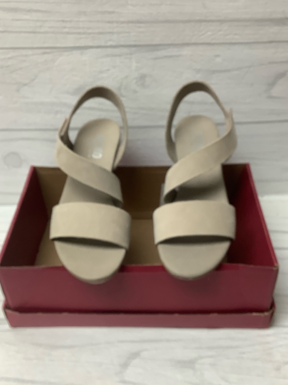 New Munro Crisscross Sandals - Picture 2 of 10